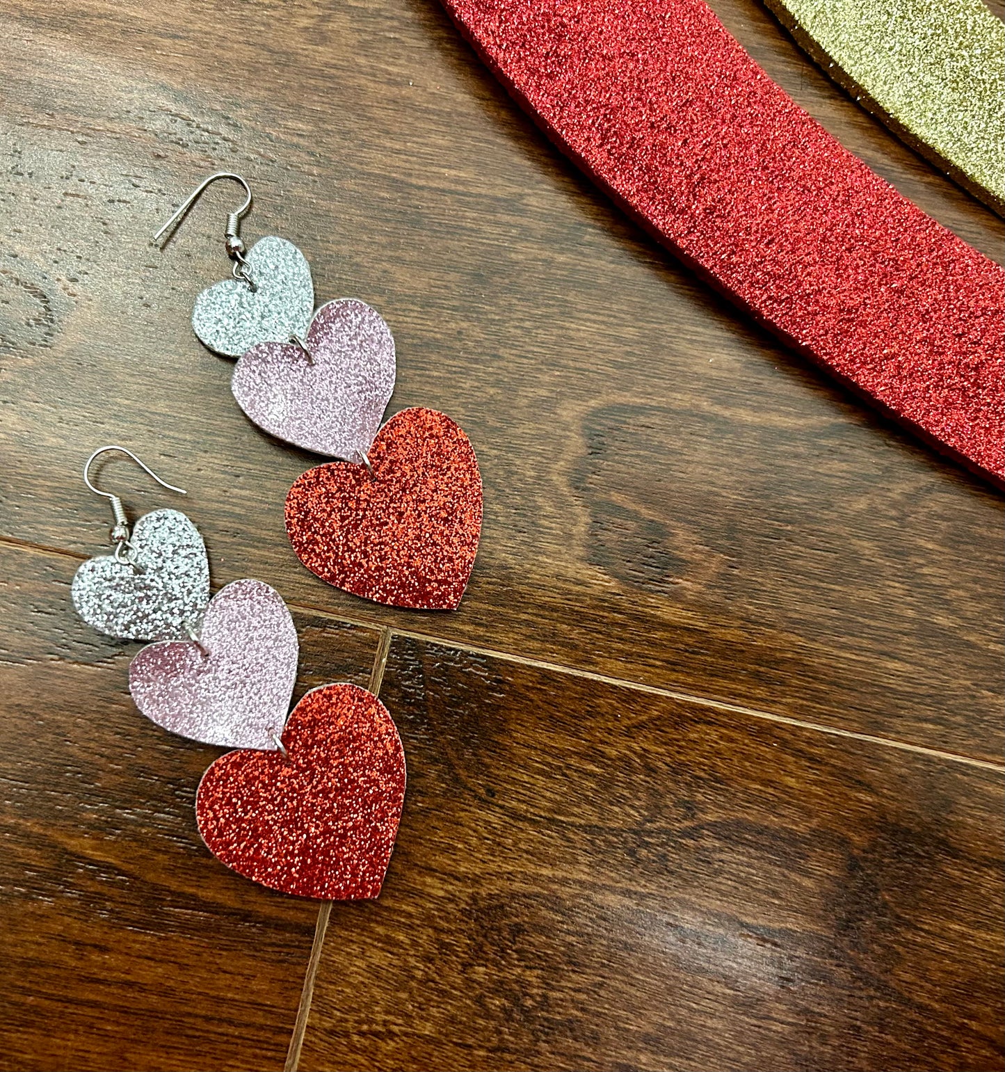 Falling triple heart leather earrings( style 2)