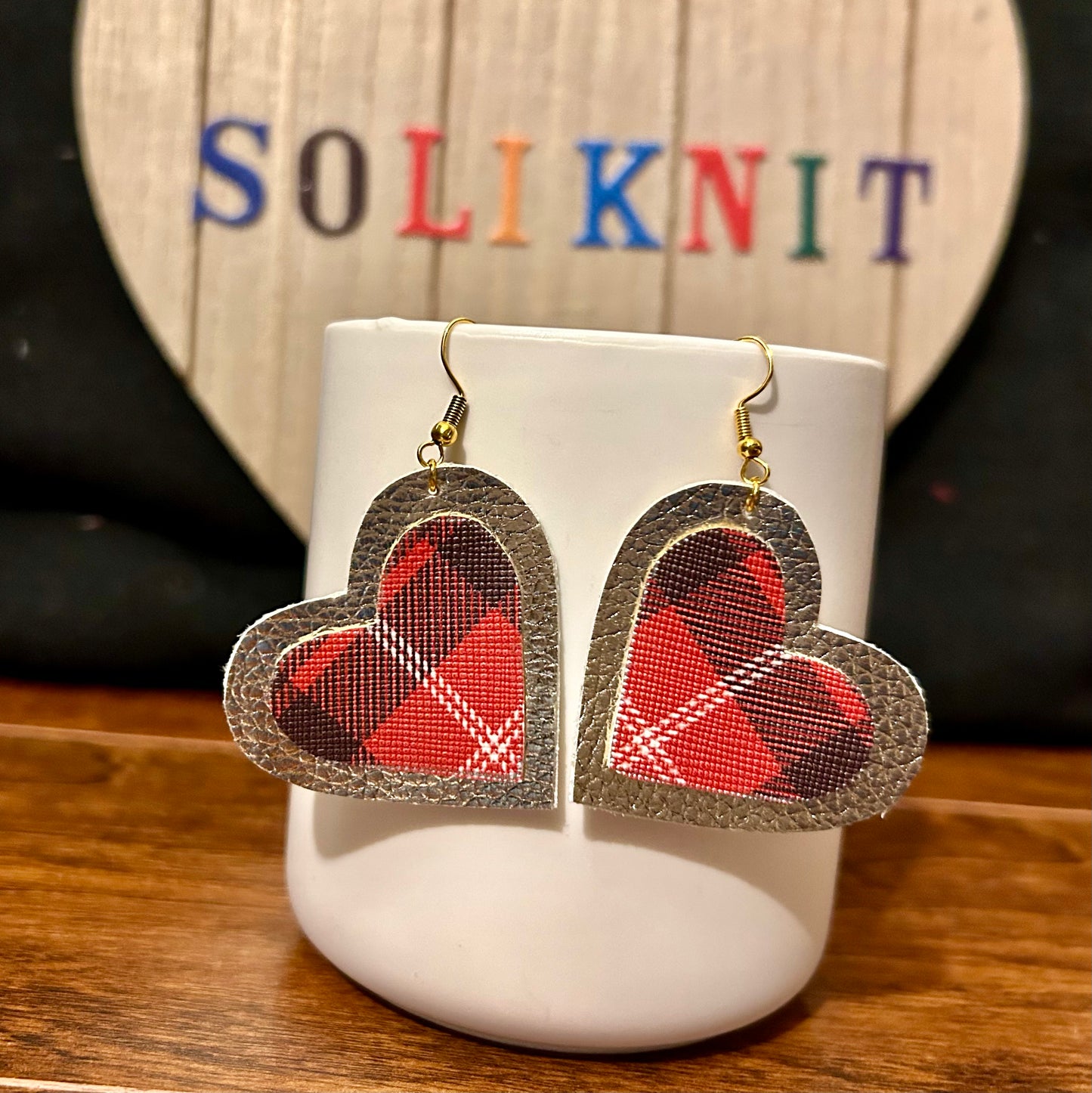Buffalo plaid -gold heart leather earrings