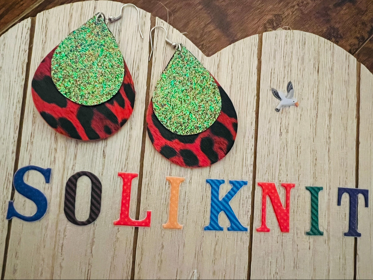 Glitter and leopard tear drop of double leaf leather earrings