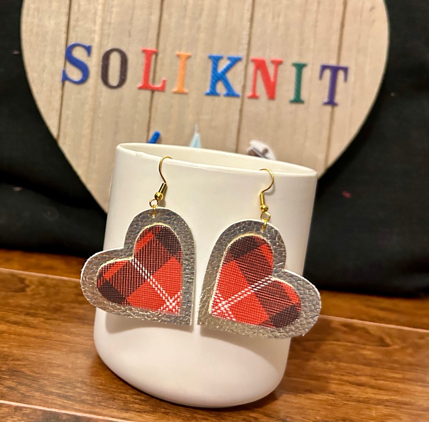 Buffalo plaid -gold heart leather earrings