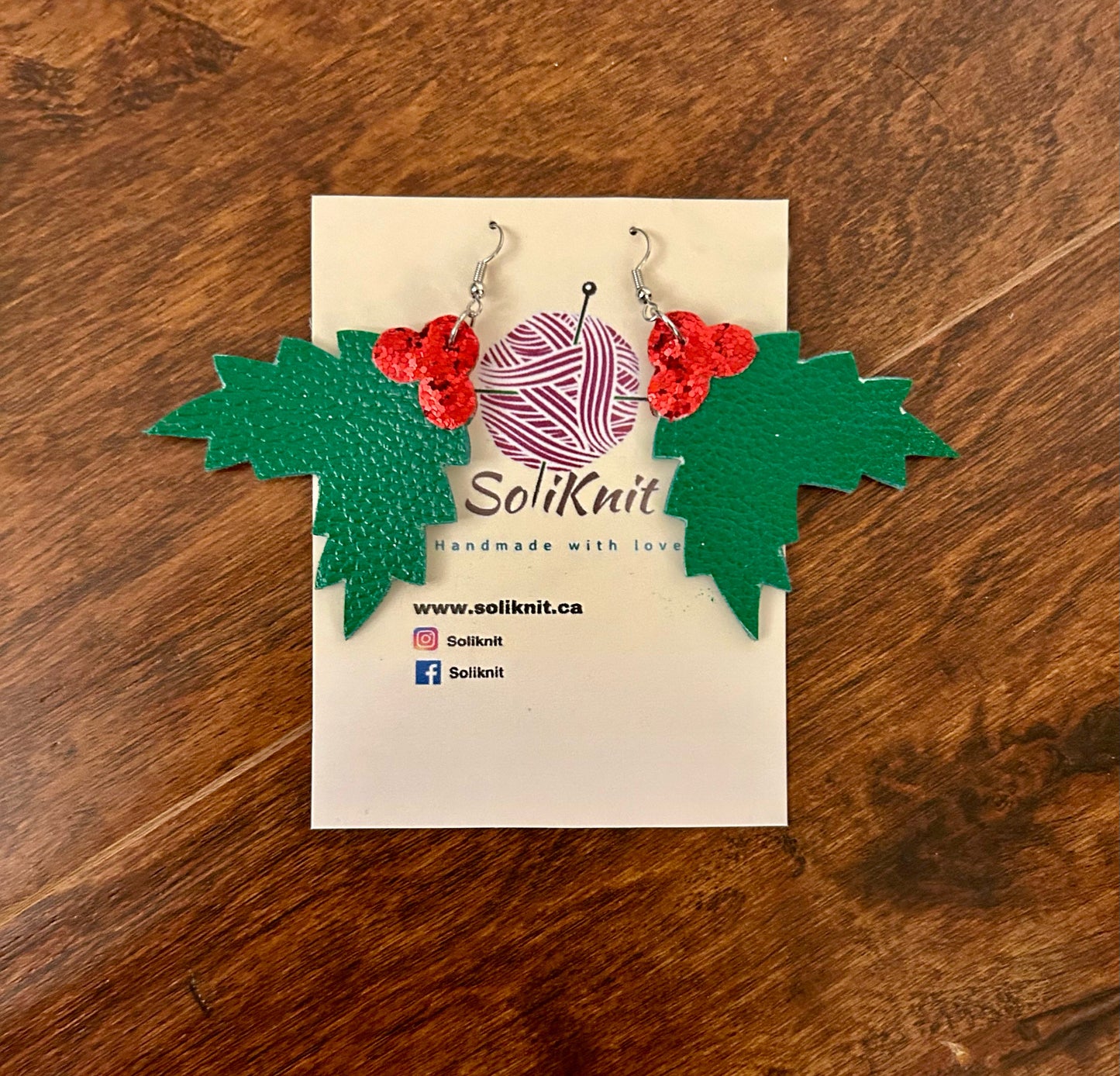 Holly leafs leather earrings