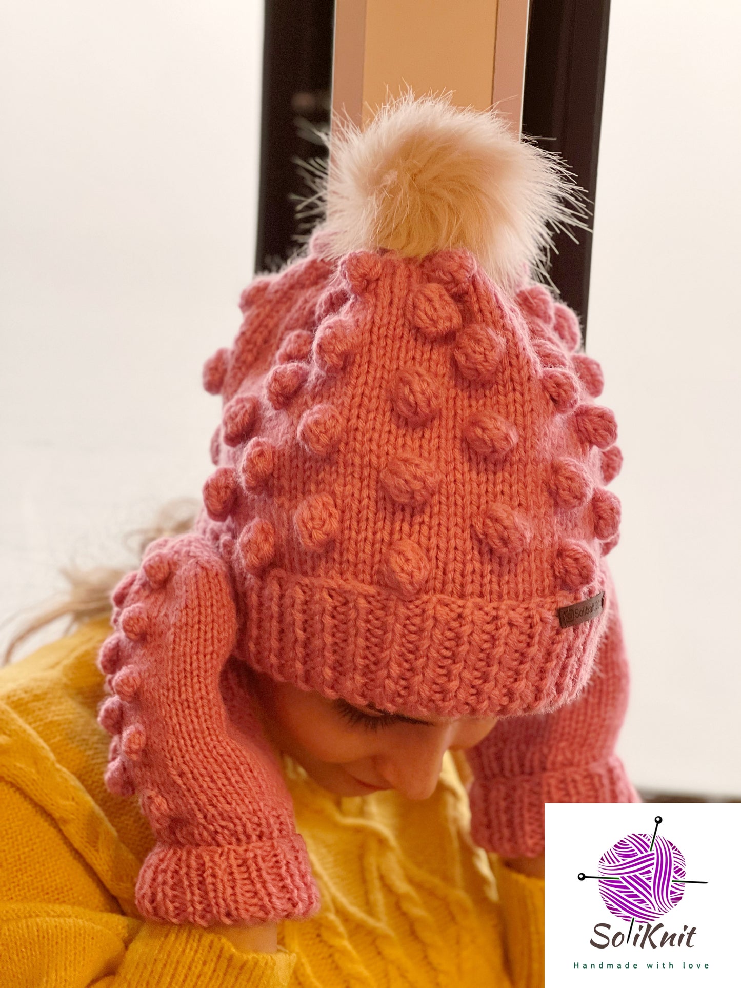 Hat and mittens set