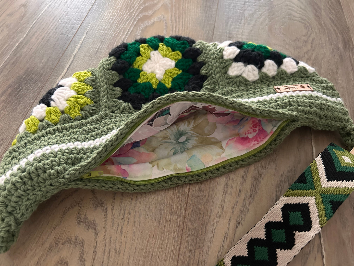 Crochet granny squares crossbody bag