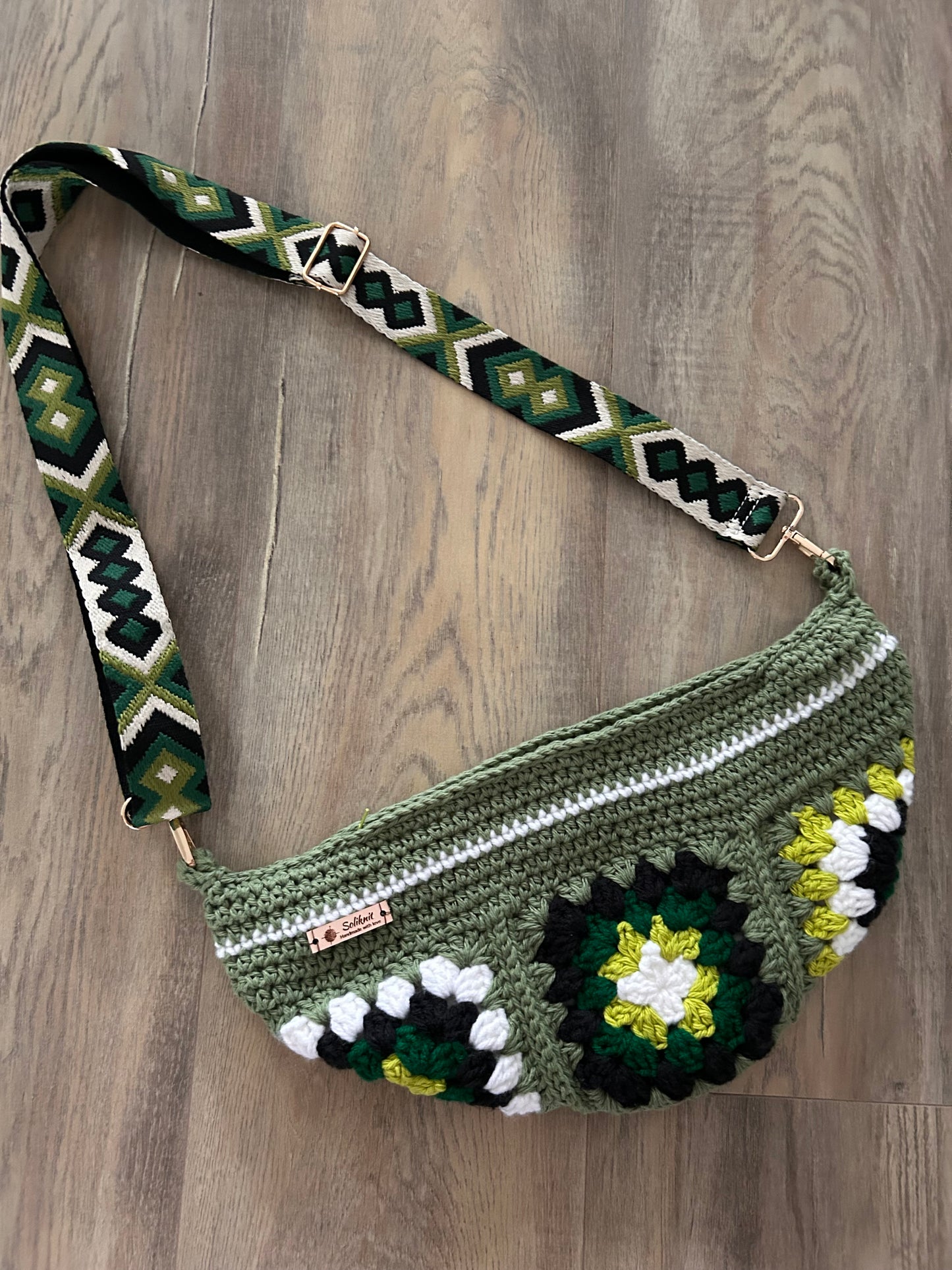 Crochet granny squares crossbody bag