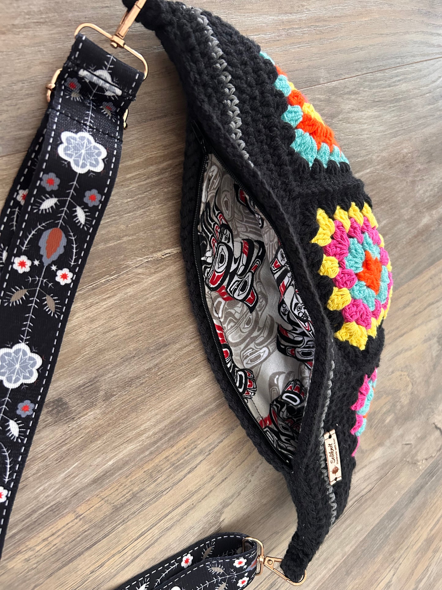 Crochet granny squares crossbody bag