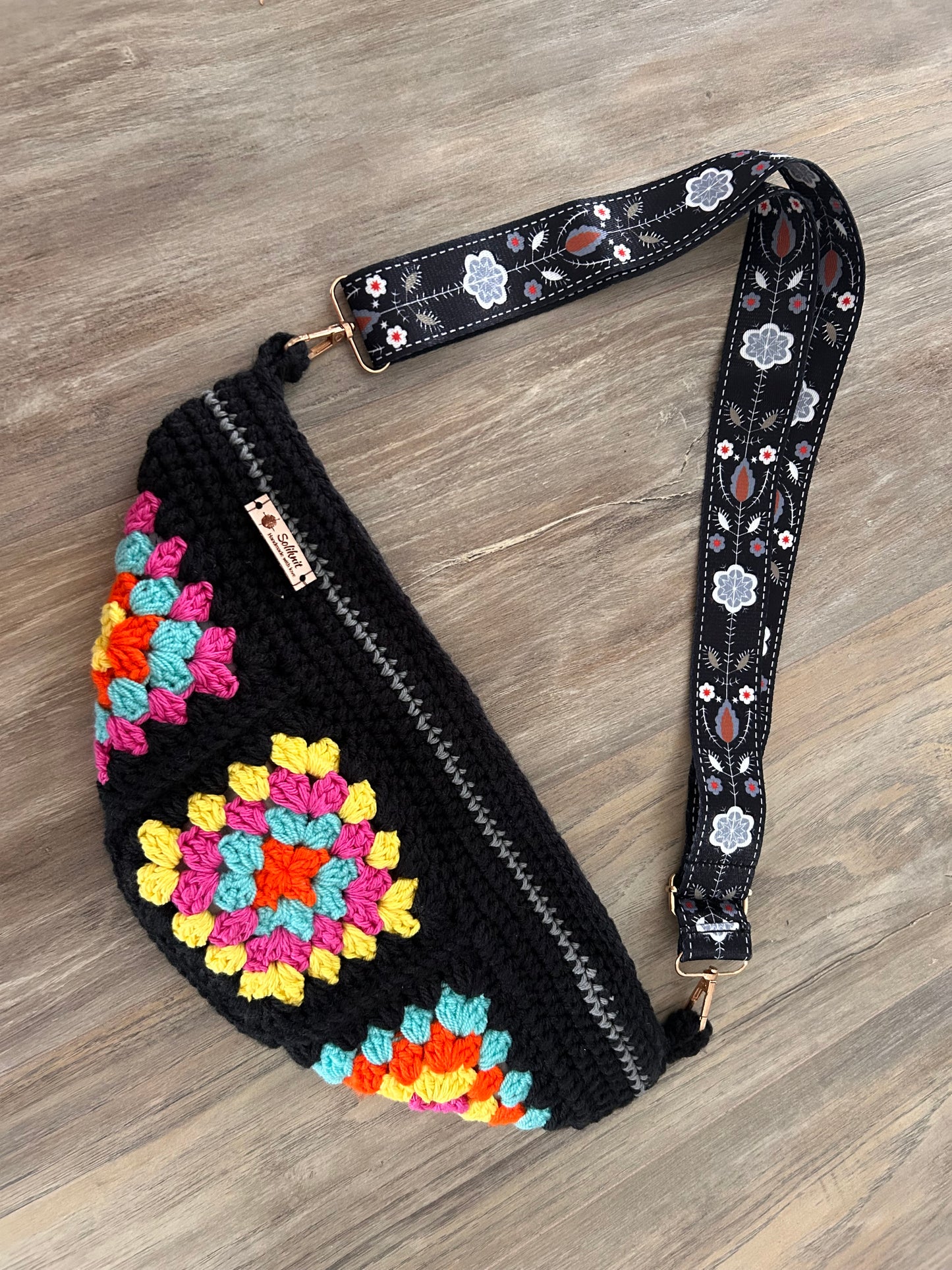 Crochet granny squares crossbody bag