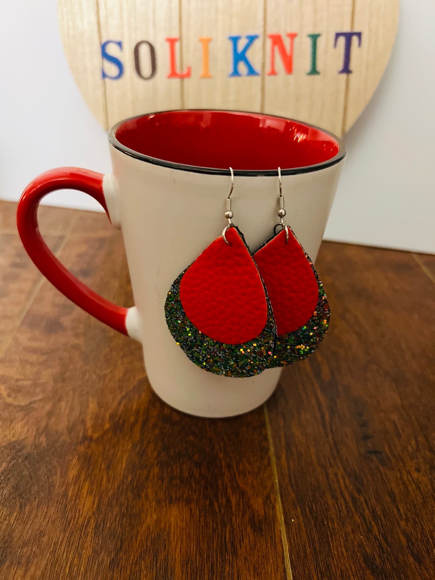 Glitter tear drop of double leaf leather earrings