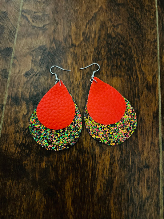 Glitter tear drop of double leaf leather earrings