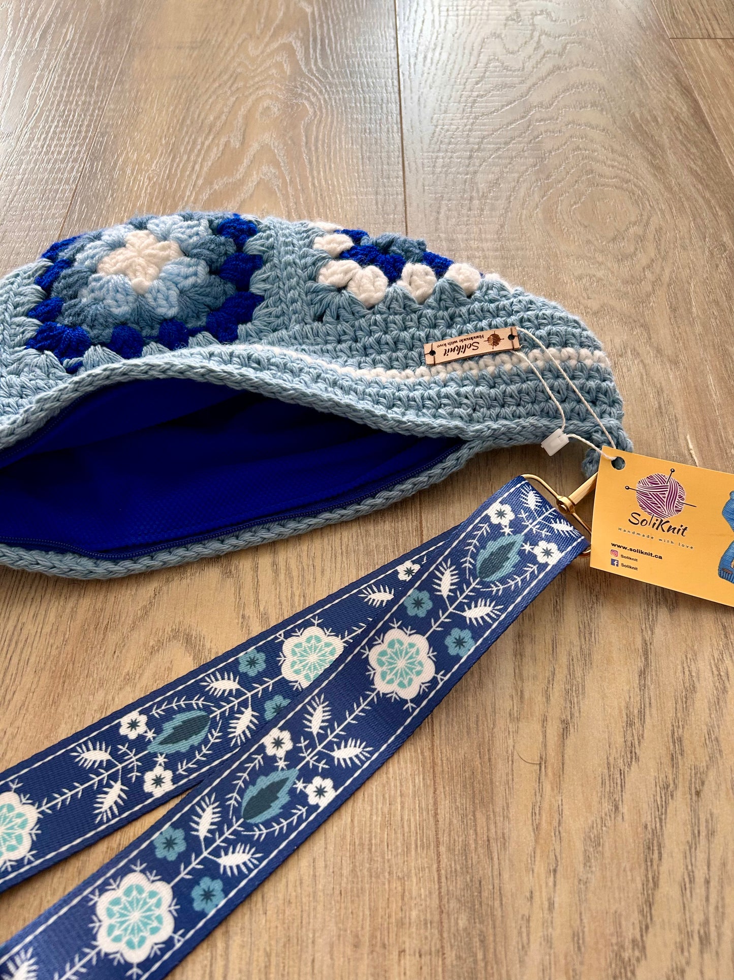 Crochet granny squares crossbody bag
