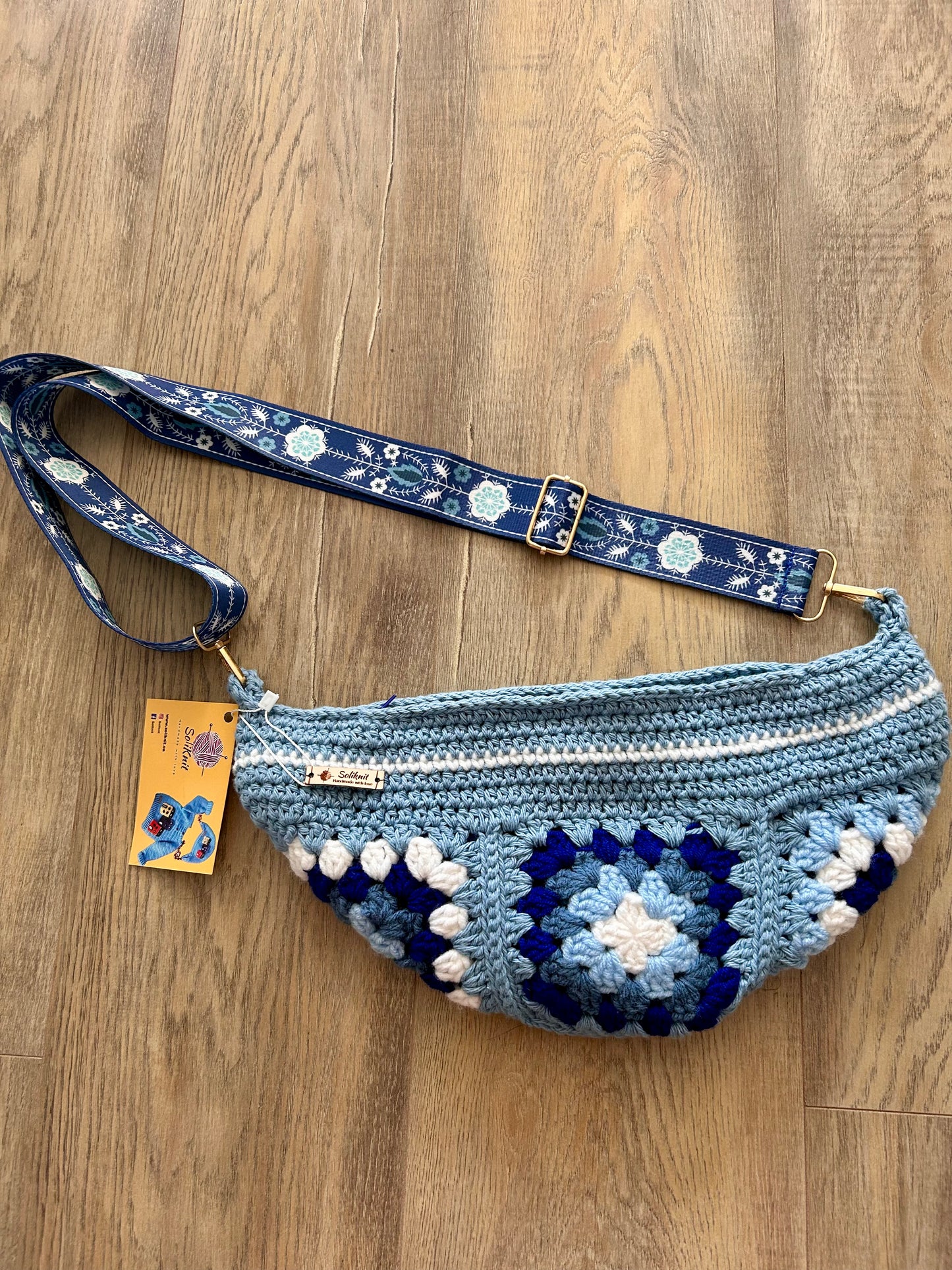 Crochet granny squares crossbody bag