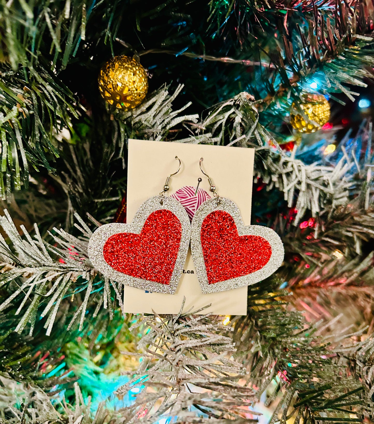 Silver-red glitter heart leather earrings